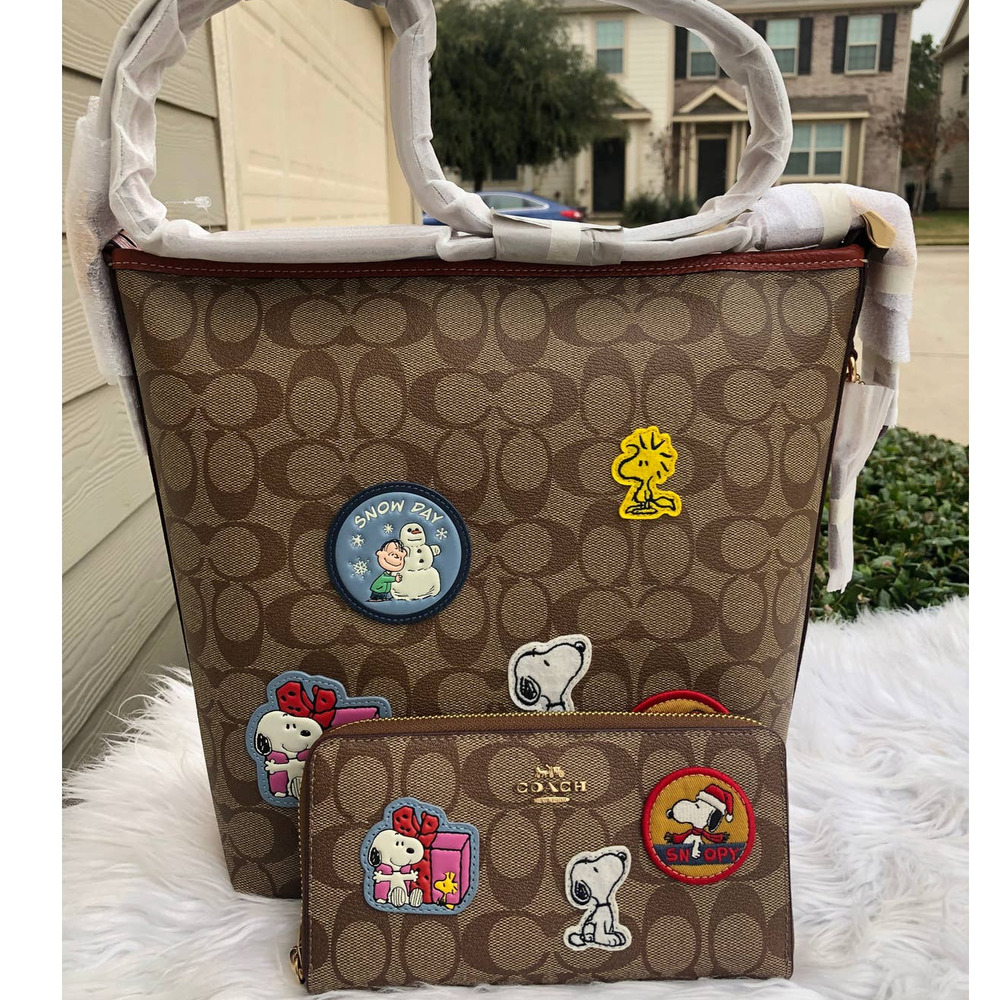 New 🎀 Coach Peanuts Val Duffle In Signature Canvas Bag With Patches & Wallet - Picture 1 of 13